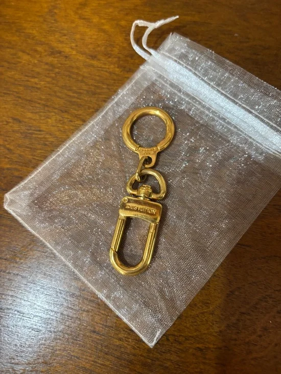 Louis Vuitton Anneau Key Cles Ring in Goldtone Metal - Picture 4 of 4